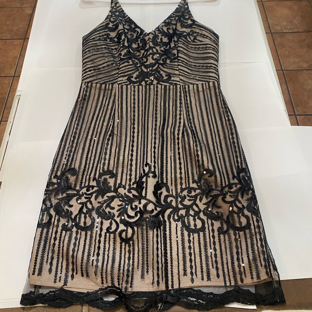 NWT Minuet Black & Cream Short Dress.